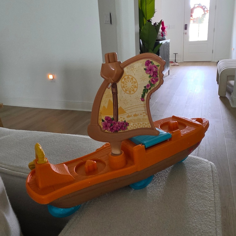 Fisher-Price Little People Disney Moana Wayfinding Canoe Boat Toy HNR27 2022